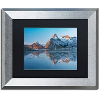 Трговска марка ликовна уметност Sunset Peaks Canvas Art by Michael Blanchette Photography Black Matte, сребрена рамка